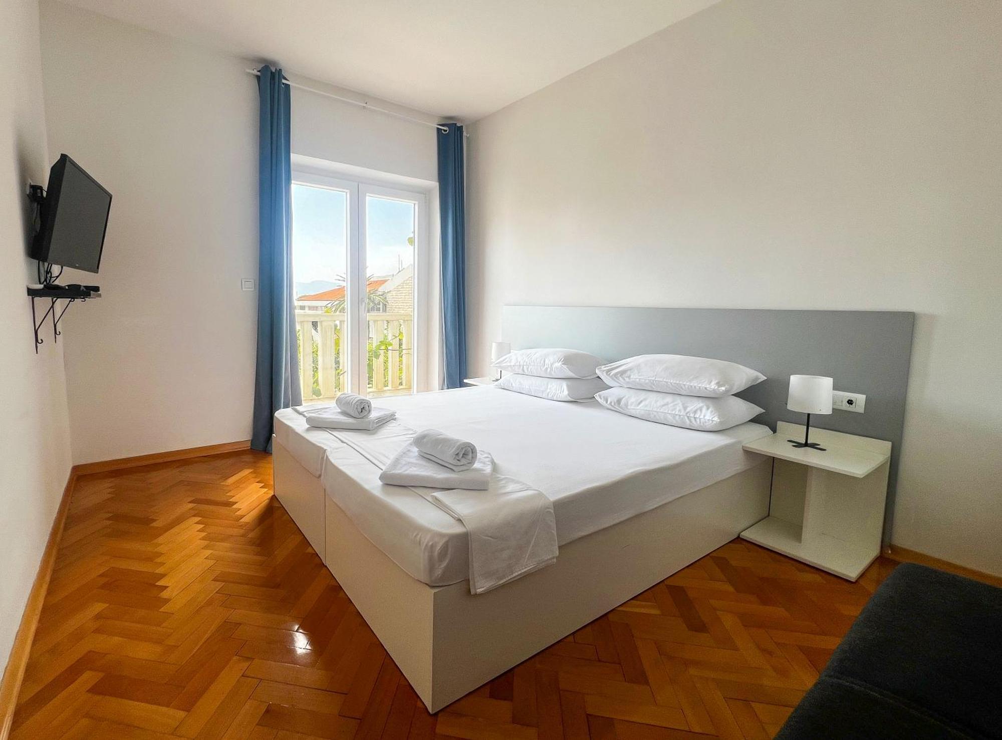 Pansion Palme Apartman Drvenik  Kültér fotó